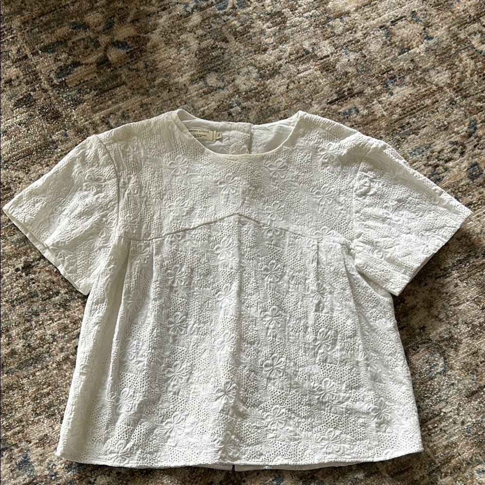 White Boxy Relaxed Blouse with Short Sleeves and Crew Neck